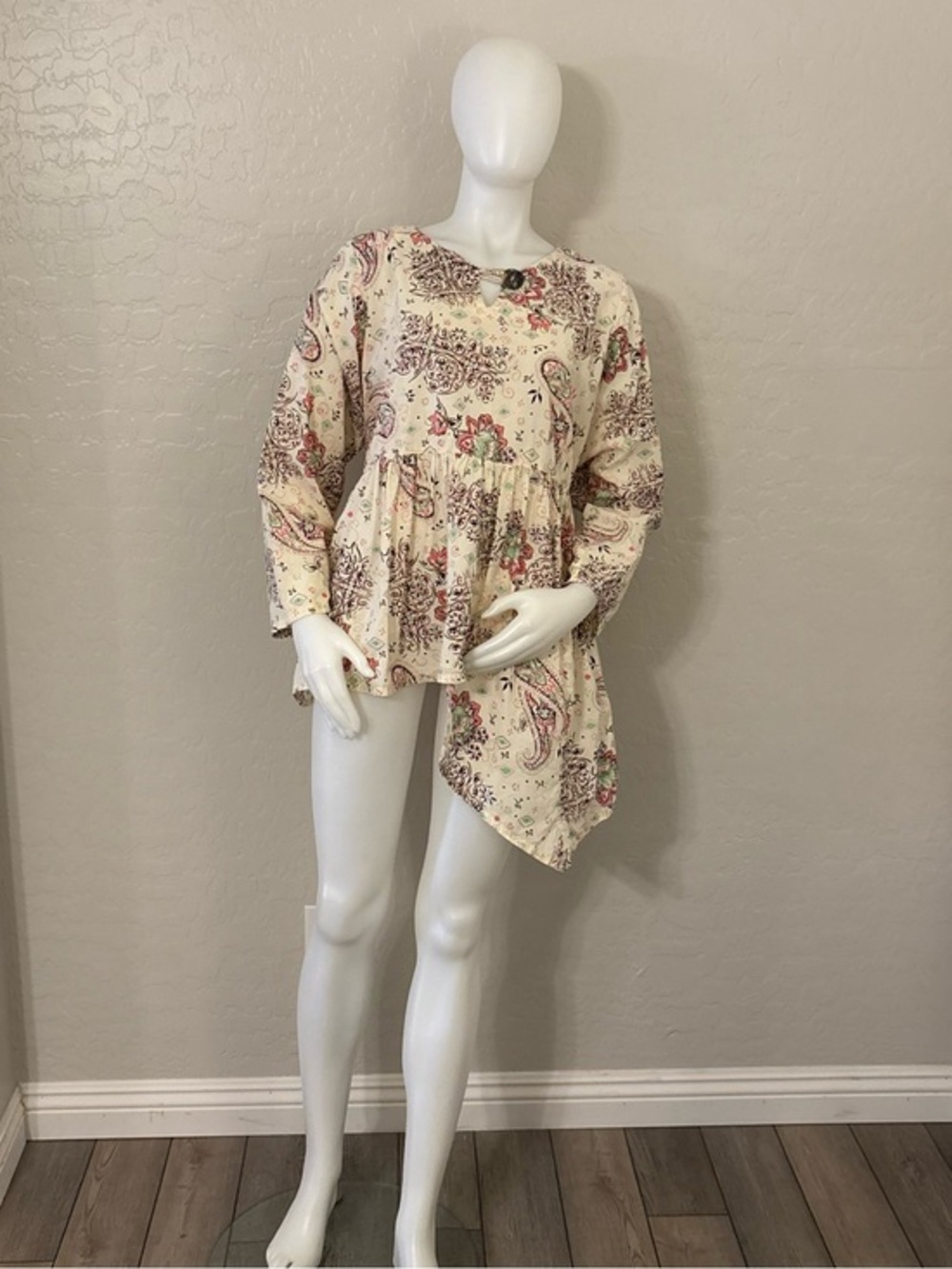 Hearts Desire by Mary Grace Paisley Asymmetrical Floral Babydoll Top Medium